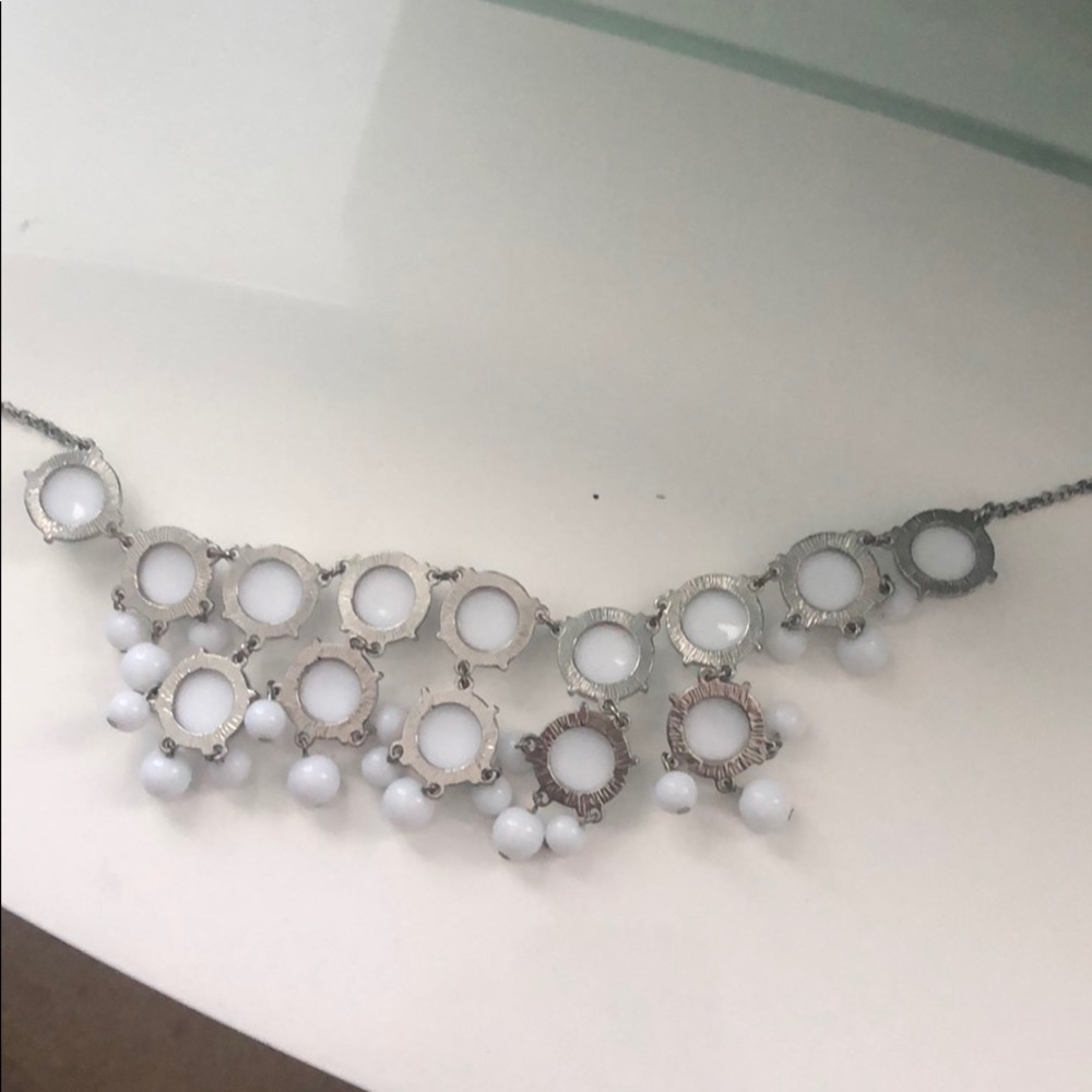 White statement necklace - Picture 2 of 2
